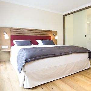 Deluxe Double Room Shower